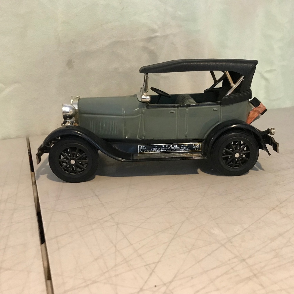 JIM BEAM FORD MODEL A 1929 WHISKEY DECANTER